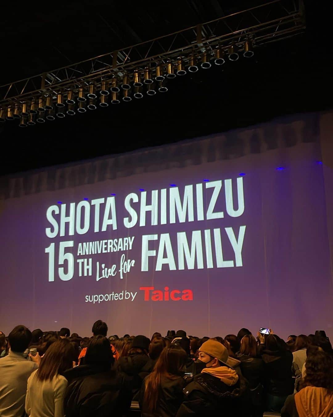 中神拓都のインスタグラム：「SHIMIZU SHOTA!!!! 15th🎉 まじ最高でした！ 自分的には「lovesong」が1番良かった😭😭 次は みれいちゃんのワンマン🔥 #清水翔太#15th#zepp名古屋」