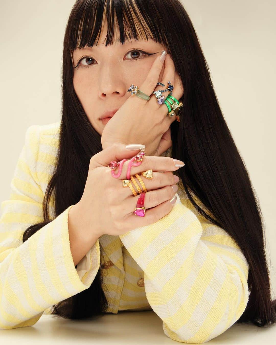 Mei Kawajiriさんのインスタグラム写真 - (Mei KawajiriInstagram)「I can’t believe this 💕 @nailsbymei x @jcrew is online NOW ⭐️ 🌙     As a nail artist, it was an honor to design my dream rings and I cannot wait to see how they take your nail art to the next level 🚀 ✨ link in bio ❤️ #ad   J crew とメイのコラボで、指輪のコレクションのデザインをしました🤍💛オンラインなら日本からもオーダーできるはず🧡🤍💛」2月11日 0時13分 - nailsbymei