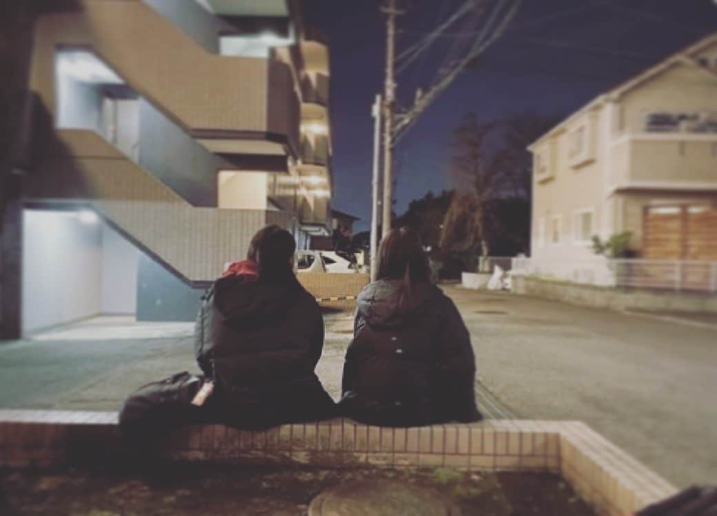 土屋太鳳さんのインスタグラム写真 - (土屋太鳳Instagram)「. こんばんは！ 寒さは大丈夫でしょうか？ 弟が舞台中なので雪の予報に心配したけれど 東京の雪はそれほど多くなく 冷たい雨に変わりました。 . 地震の影響を受けている国や地域は 今とても寒いと報道されているのですが コメントにも書いていただいているように 事情で支援が行き届かなかったり 支援が難しい場所もあるとのことで 本当に心配です。 . こういったことを書く時に 英語がもっと理解出来たらと心から思いますが 母国語の日本語で書いても ニュアンスが伝わるかもしれないから 日本語で書きます。 どうか一日も早く安全な状況になりますよう。 Take care and be safe. 心から祈ります。 . WOWOW『アクターズ・ショート・フィルム3』 土屋太鳳監督作品「 Prelude～プレリュード～」でも 限られた人たちによってつくられた状況と その中で巻き込まれた人が感じていることは 本当に一致しているのかという疑問を込めましたが その疑問を地震の報道を通して感じていることもあって 胸がつまります。 . 「Prelude～プレリュード～」の放送は 2月11日（土・祝）午後9:00 2月17日（金）午後5:30。 . WOWOWオンデマンドなどを活用すると とても便利に観ることが出来ます。 海の向こうに届くことは難しいと思うけれど いつの日か、 この気持ちが届くことを祈っています。 . #WOWOWプライム #WOWOWオンデマンド にて #アクターズショートフィルム３ #ASF3 #有村架純 ちゃん S-KEN ( #エスケン )さん #岩瀬顕子 さん #山崎裕 さん」2月11日 0時49分 - taotsuchiya_official