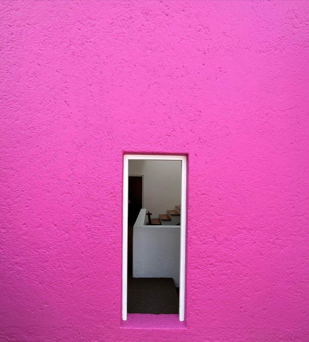 ジル・スチュアートさんのインスタグラム写真 - (ジル・スチュアートInstagram)「Fantastical imagination… Luis Barragán pink modernist masterpiece house 1970s  #casagiraldi」2月11日 1時03分 - jillstuart