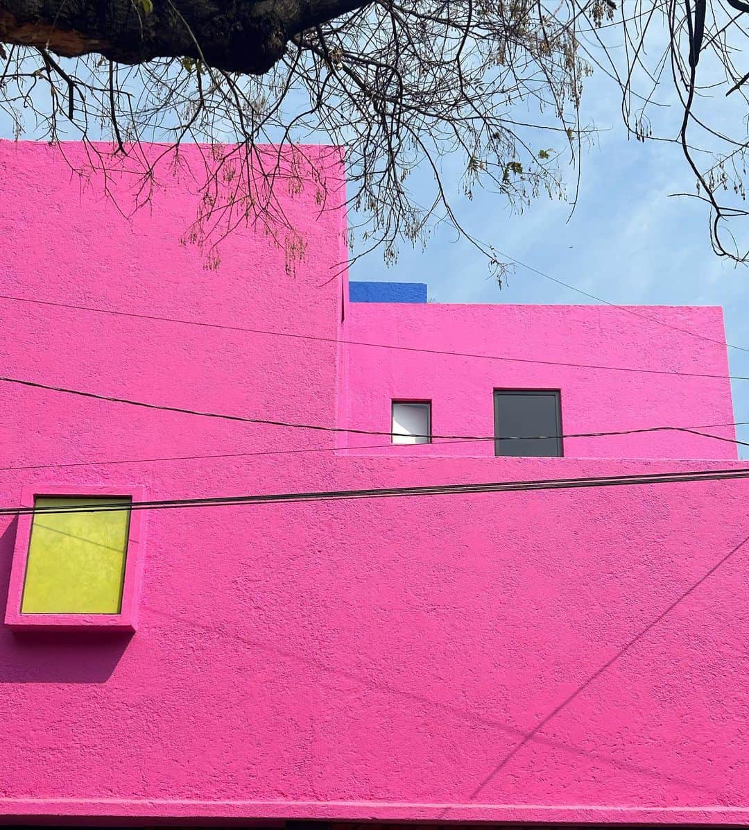 ジル・スチュアートさんのインスタグラム写真 - (ジル・スチュアートInstagram)「Fantastical imagination… Luis Barragán pink modernist masterpiece house 1970s  #casagiraldi」2月11日 1時03分 - jillstuart