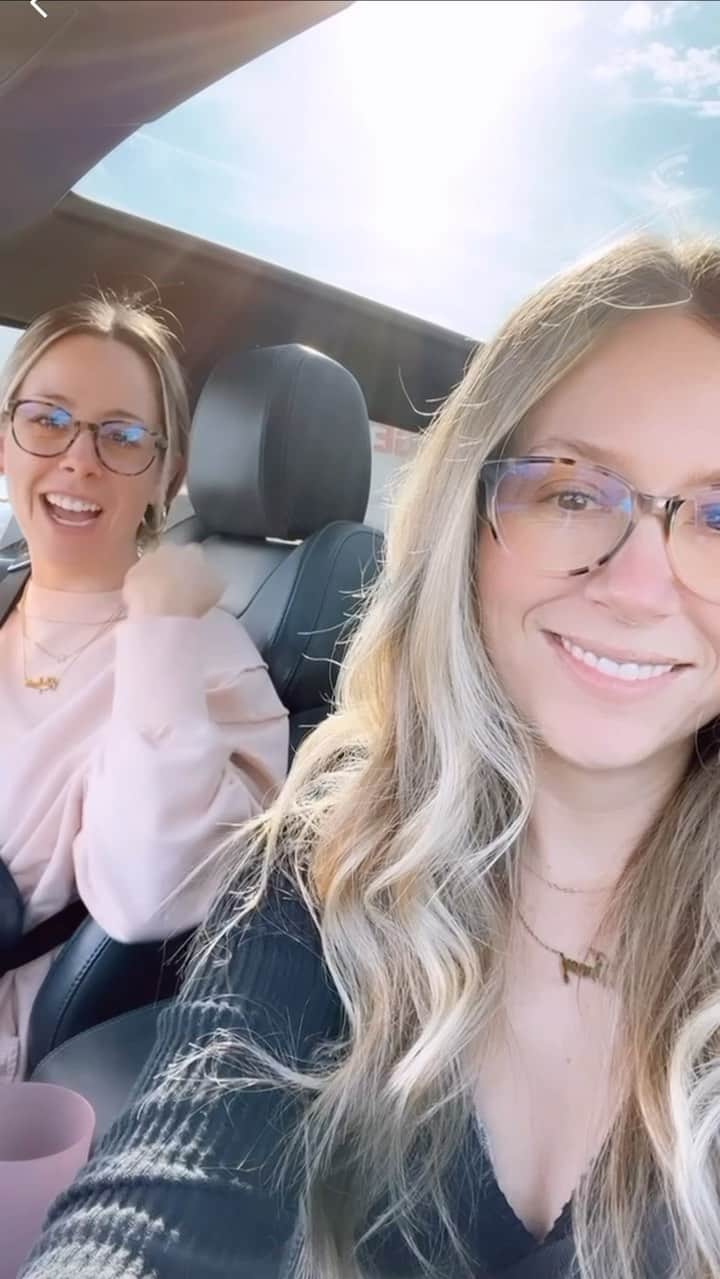 Tracy and Stefanieのインスタグラム：「We got our fave drink @starbucks and also went to @target! Our Friday is off to a great start and it’s not even 11 am yet! Tell us your weekend plans!! #weekendvibes #fridayvibes #needcoffeenow ☕️🎯」