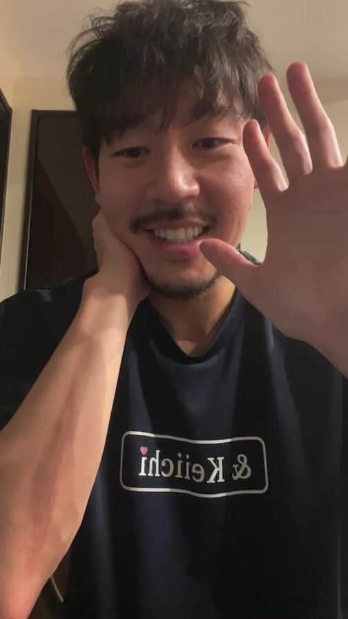 長谷川惠一のインスタグラム：「皆さん急なインスタライブに遊びにきてくれてありがとうございました😊  水を飲む動作が早いと生まれて初めて言われたライブでした💧😂  またライブやります🙋‍♂️」