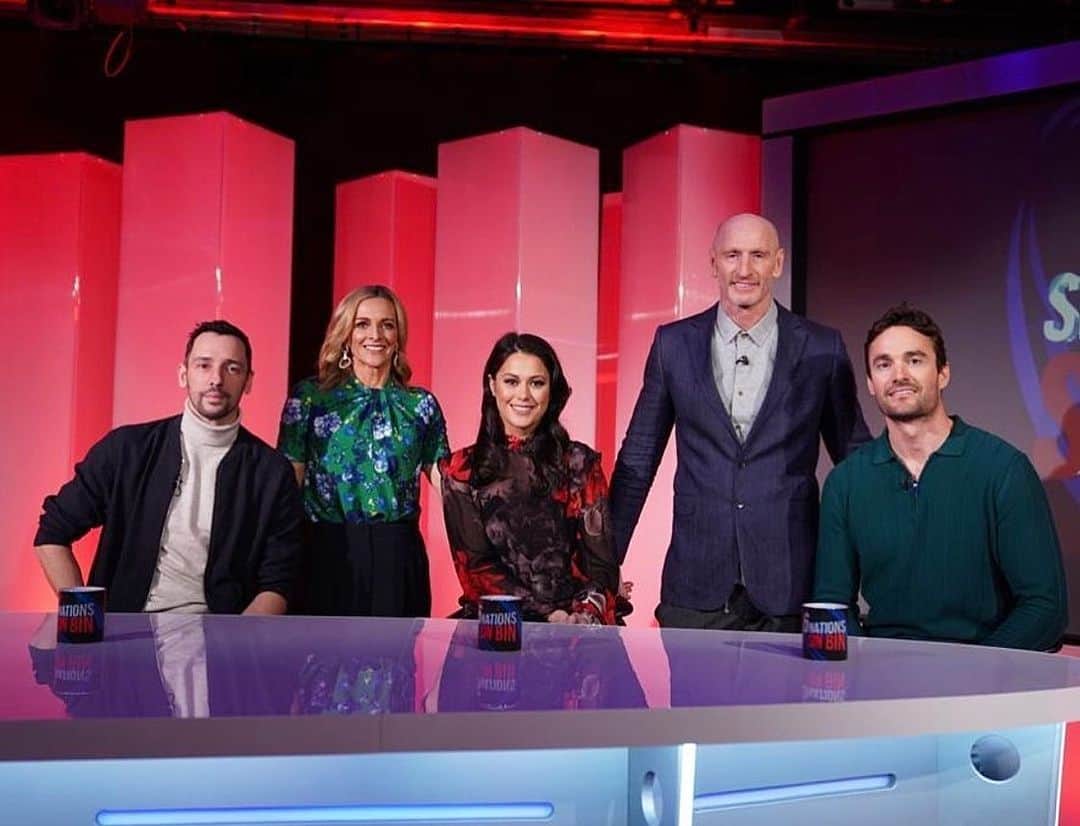 のインスタグラム：「Tune in tonight for some fun and laughter with this great bunch!  #6NationsSinBin #BBCWales7pm @bbc @bbcone @bbciplayer」