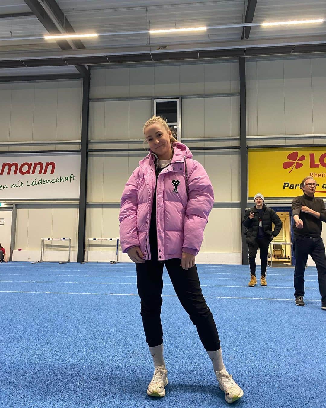 Sophia JUNKのインスタグラム：「@puma - a partner that supports me since day one 🐾   Always in love with your collections! 💗  #puma #pumaathlete #foreverfaster #sporthilferlp #lgrheinwied #pumaxami [werbung]」
