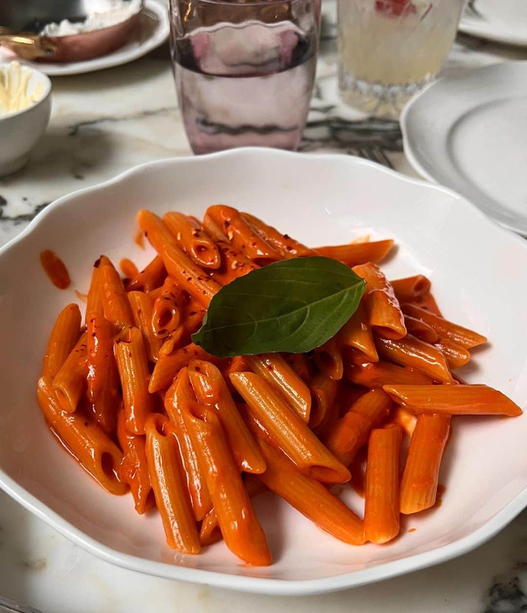 アレクサ・ロジーさんのインスタグラム写真 - (アレクサ・ロジーInstagram)「some more meals in paris i really loved  1. demolished girls brunch at casa tua 2. lobster rolls at ralph’s  3. yorgaki, one of my favorite restaurants in paris  4. the omelet at le petit lutetia my other fav 5. lolo cave à manger  6. clamato!!!! 7. orange pizza from ober mamma 8. banana bread pain au chocolat at du pain et des idées  9. good dim sum in the latin quarter  10. love a classic vodka pasta from cecconis」2月11日 4時00分 - alexalosey