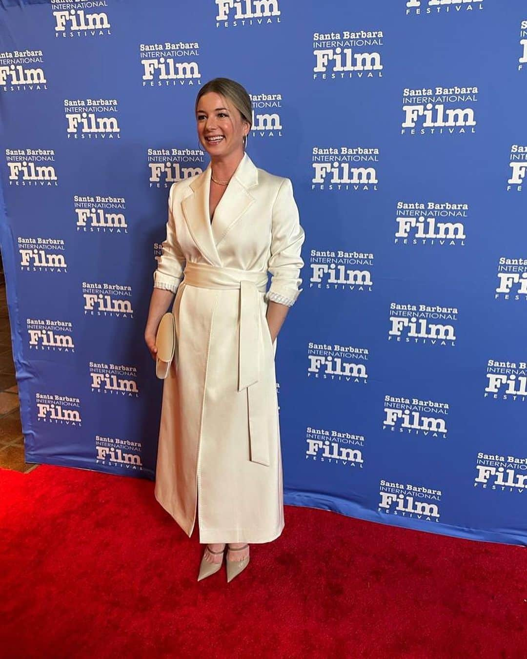 エミリー・ヴァンキャンプさんのインスタグラム写真 - (エミリー・ヴァンキャンプInstagram)「Beautiful night celebrating everyone’s hard work on #mirandasvictim at the opening night of SBIFF. We loved making this film by the wonderful @michelledannerla and can’t wait for you to see it.   Styled by @petraflannery  Dress by SA SU PHI Shoes by Jimmy Choo Jewelry by Anita Ko Clutch by Tyler Ellis」2月11日 5時12分 - emilyvancamp