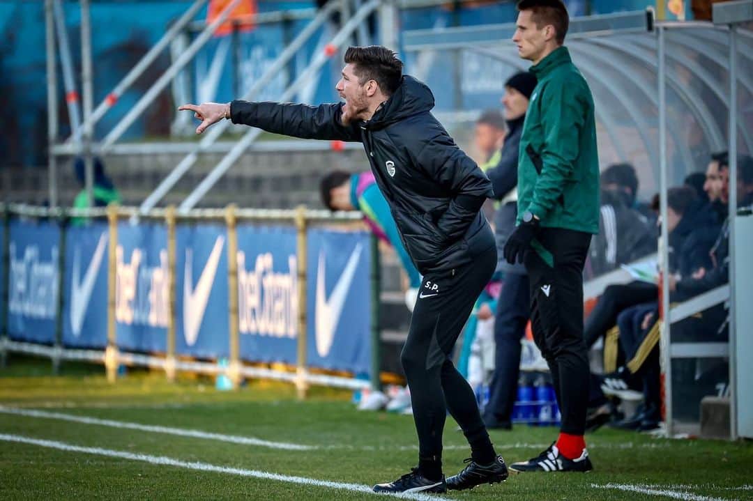 セバスチャン・ポコニョーリのインスタグラム：「Last 16 ✅ @uefayouthleague @krcgenkjeugd 🔵⚪️」