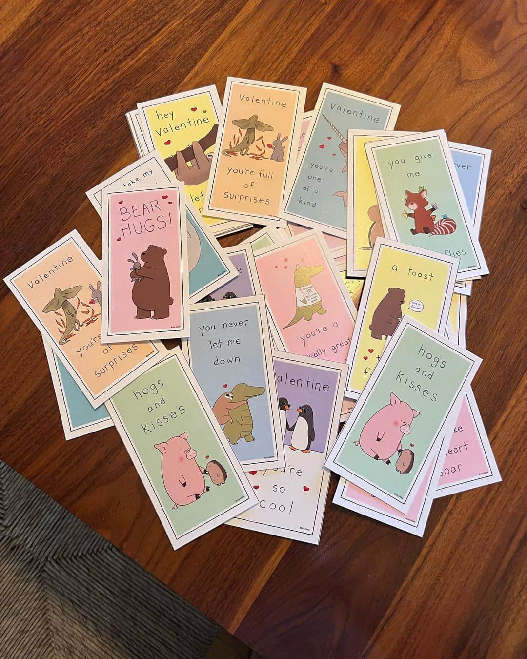 のインスタグラム：「Need some last-minute Valentine’s? I’ve got you covered 💘 I have free, downloadable Valentines available in my “Misc” story highlights! Click through & swipe up to download, there are four sheets available **PLEASE READ, INSTRUCTIONS & MORE INFO BELOW** Check my story highlight “Misc” for swipe-able links. I like to print these on a non glossy card stock, so they're a nice thick material. If you don’t have a printer at home, visit your local print shop (that’s what I do!) If you have trouble downloading, please try opening in a different browser. If you're still having trouble, give it a little time and try again later.. the page has gotten bogged down in the past! If you take photos, I'd love to see them! Please post using #LizClimoValentines」