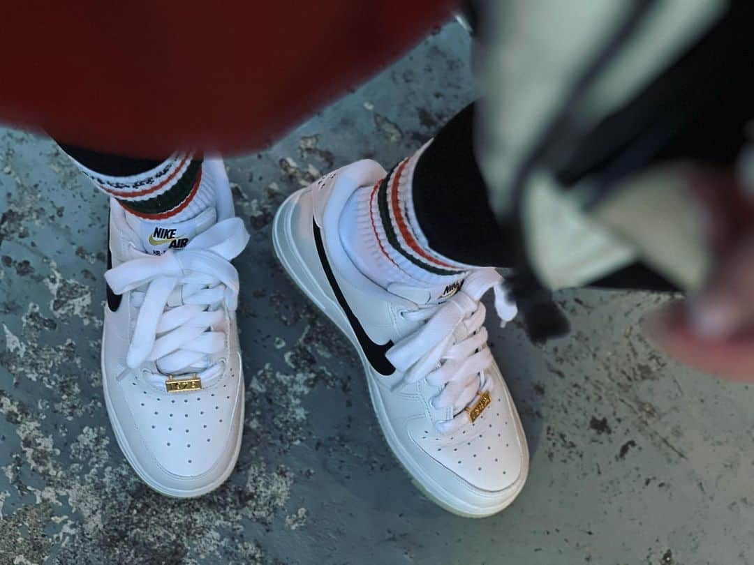 のインスタグラム：「. . NIKEちゃん初おろし🫶 かわゆ🥳 . #スニーカー #NIKE #エアフォース1」