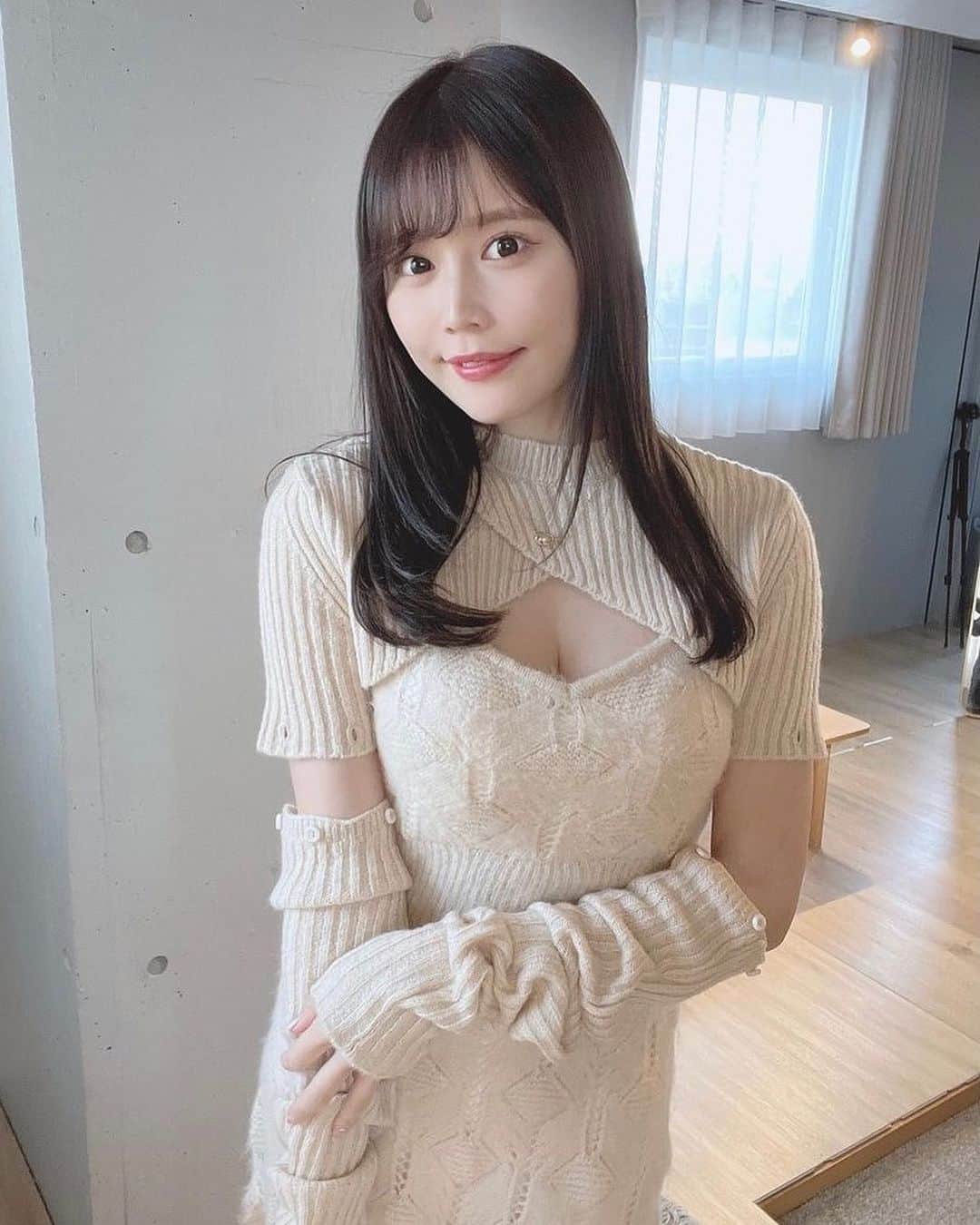 のインスタグラム：「《ニットワンピの誘惑❣️🧡》 *⁠ 今回ご紹介させて頂きますのは!!👀❤︎⁠⠀ 小日向ゆかさん< @mogmog_yukappy >の素敵なお写真📸⁠⠀⁠⠀⁠⠀⁠ *⁠⠀⁠⠀⁠⠀⁠⠀ 可愛すぎるゆかっぴぃさんの私服紹介🌟👚 このニットコーデは反則的です😍💘 *⠀⁠⠀⁠⠀⁠⠀⁠⠀ 小日向ゆかさん< @mogmog_yukappy > ⁠⠀⁠⠀⁠⠀⁠⠀ 素敵な投稿ありがとうございました☺️📸✨ *⠀⁠⠀⁠⠀⁠⠀⁠⠀ 小日向ゆかさんのアカウントには他にも素晴らしい投稿が沢山ありますので是非覗いてみてくださいね💁‍♀️💙⁠⠀⁠⠀⁠⠀⁠⠀ *⠀⁠⠀⁠⠀⁠⠀⁠⠀ △▼△▼△▼△▼△▼△▼△▼△▼△▼ ⁠⠀⁠⠀⁠⠀ ❤🧡💛「美女美容事情」💚💙💜⠀⠀⠀⠀⠀⠀⠀⠀⠀⠀⠀⠀⠀⠀⁠⠀⁠⠀⁠⠀⁠⠀⁠⠀ 👇掲載ご希望の方は👇⠀⠀⠀⠀⠀⠀⠀⠀⠀⠀⠀⠀⠀⠀⠀⁠⠀⁠⠀⁠⠀⁠⠀⁠⠀ @b_b_j.jタグ付けと🖤 #ビジョビ ⁠⠀ 🖤タグ付けお願いします✨⠀⠀⠀⠀⠀⠀⠀⠀⠀⠀⠀⠀⠀⠀⠀⁠⠀⁠⠀⁠⠀⁠⠀⁠⠀ △▼△▼△▼△▼△▼△▼△▼△▼△▼ ⁠⠀⁠ #小日向ゆか #ゆかっぴぃ #可愛い #インスタ美女 #インスタグラビア  #インスタ美人 #インスタグラマー #インスタ女子 #インフルエンサー #インスタ映え #ファッショニスタ」