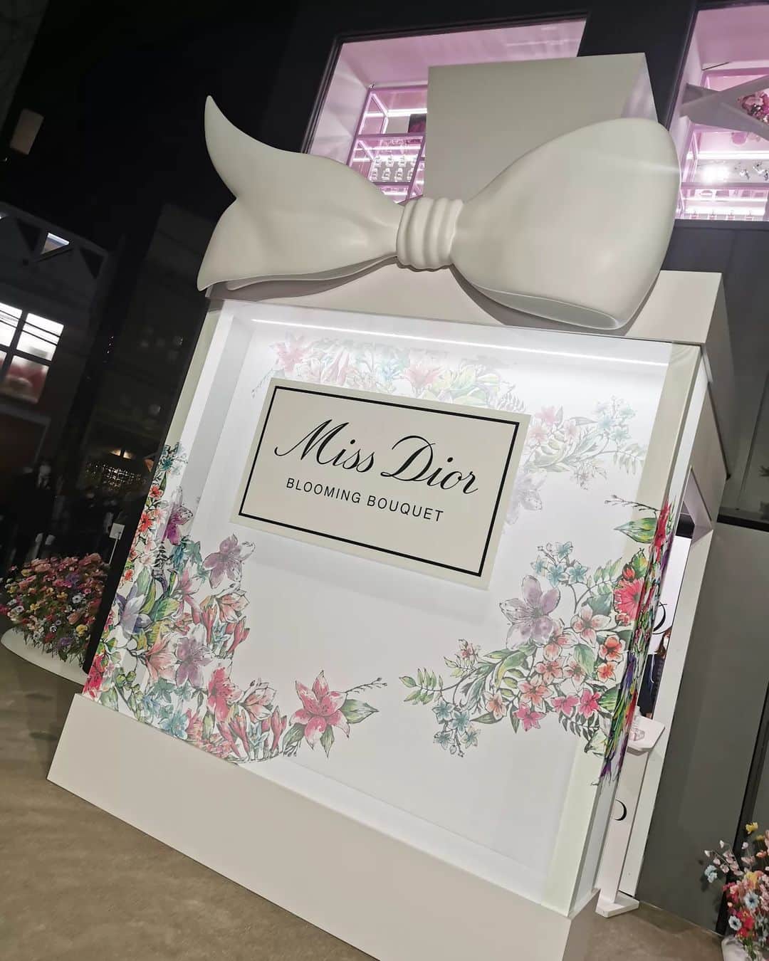 畠山優梨枝さんのインスタグラム写真 - (畠山優梨枝Instagram)「🌷DIOR BLOOMING LOVE GARDEN🌷  お花いっぱいの可愛い空間に癒やされてきました♥️♥️  #DIOR#diorbeauty#diorbloominglovegarden#lipmaximizer#ディオール#ディオールビューティー##ディオールブルーミングラブガーデン#ディオールコスメ#ディオールリップ#ディオールブルーミングブーケ#ディオールアディクトリップマキシマイザー#マキシマイザー」2月11日 16時00分 - yurieyurieee