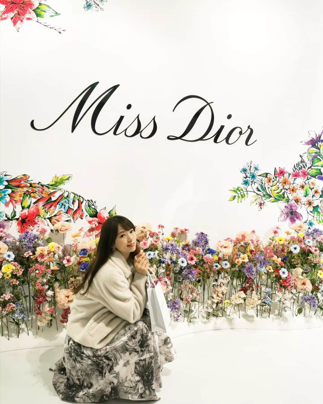 畠山優梨枝のインスタグラム：「🌷DIOR BLOOMING LOVE GARDEN🌷  お花いっぱいの可愛い空間に癒やされてきました♥️♥️  #DIOR#diorbeauty#diorbloominglovegarden#lipmaximizer#ディオール#ディオールビューティー##ディオールブルーミングラブガーデン#ディオールコスメ#ディオールリップ#ディオールブルーミングブーケ#ディオールアディクトリップマキシマイザー#マキシマイザー」