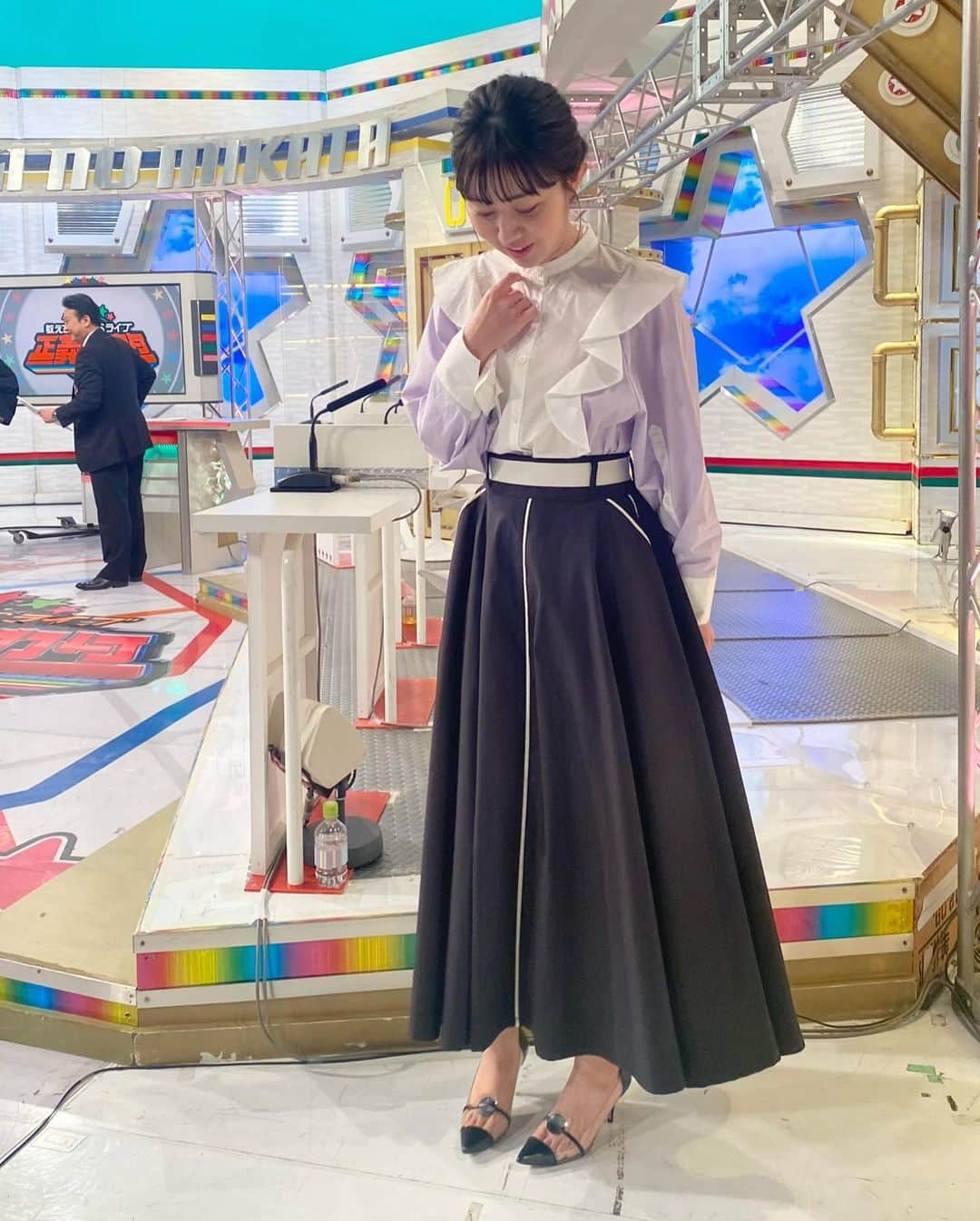 のインスタグラム：「. 「正義のミカタ」見てくださった皆さま ありがとうございました〜😍✨ もう春服！🌷  ブラウス @verofonna  スカート @selectshop.dosdiosas  ピアス @soa.jp  スタイリスト chie oshitani @stylist_franc  さて、2月13日（月）24:25〜 フジテレビ「THEスピリット」🔥 関東ローカルですが TVer配信もあるので見てね〜💕」