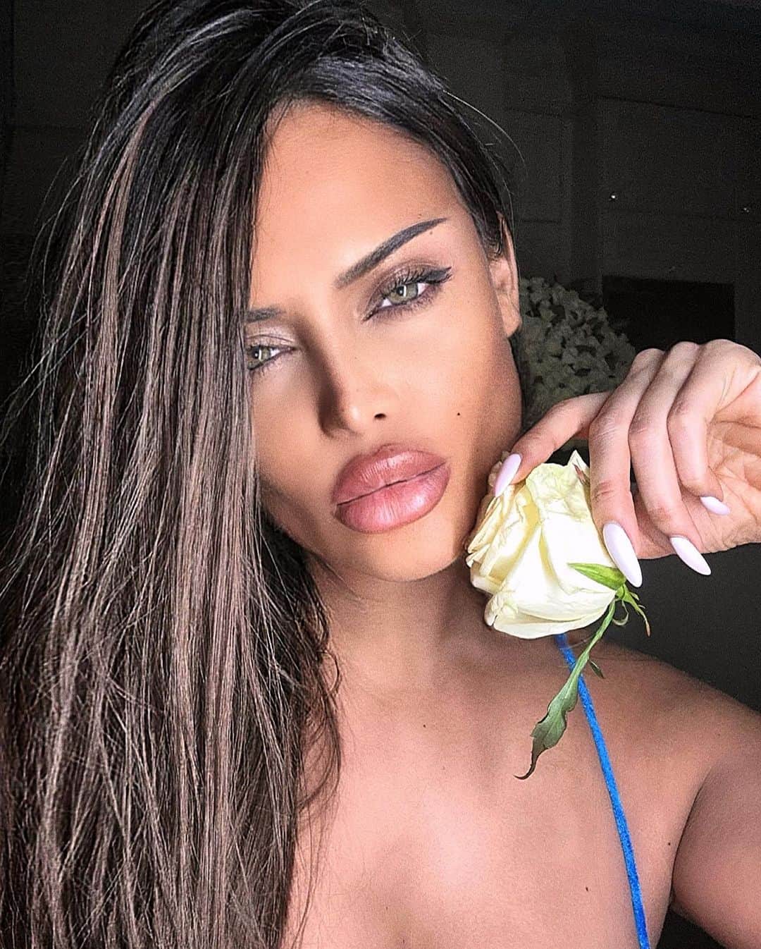 Nita Kuzminaのインスタグラム：「1 или 2? Всегда будьте осторожны с тем, что вы слышите о женщине. Слухи идут либо от мужчины, который не может ее получить, либо от женщины, которая не в силах  с ней конкурировать.. 😈」