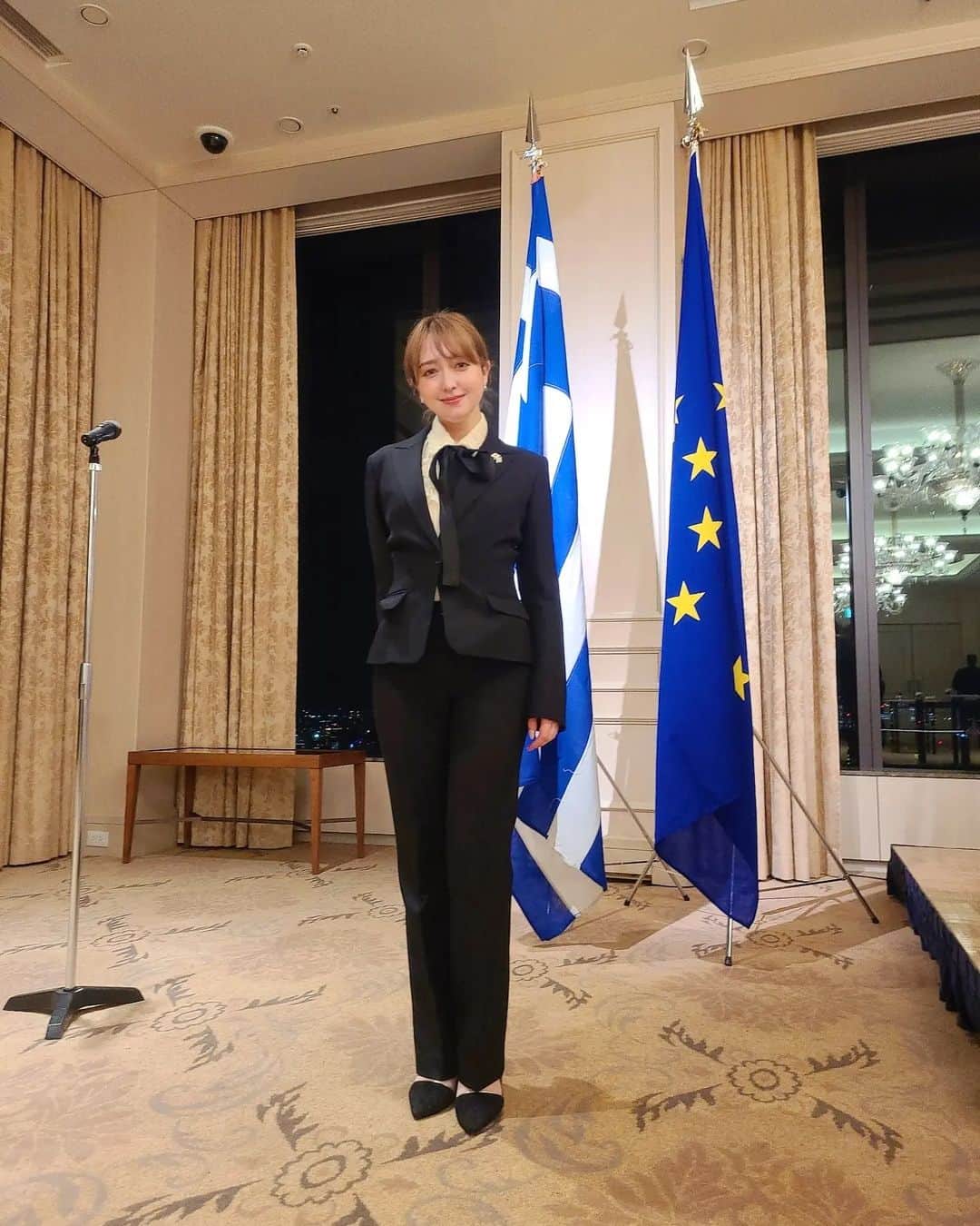 ニコラのインスタグラム：「1月末にギリシャの首相が来日されていたので😉🇯🇵×🇬🇷  #首相来日」