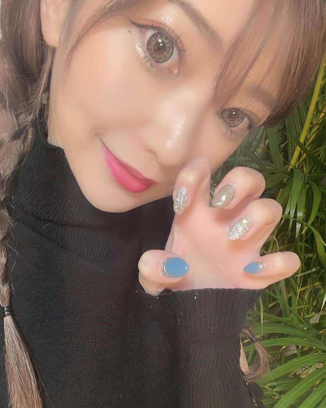 一鷹杏奈さんのインスタグラム写真 - (一鷹杏奈Instagram)「いつも、頼んでる @vena_nail.r  で今回は、フットとお揃いで ネイルしてもらったよぉ❤️ もー色合いとデザインが可愛すぎて 取りたくないくらい🥺💕  ほんといつもありがとうございます💕  ネイルサロンヴィーナさん 元々目黒だったんだけど  新店舗に移転することになったの！ なんと、新店舗 私の思い出の場所 学芸大学駅✨ 大好きな友達もいっぱいいるし、 いまだに学大はしょっちゅーいくから嬉しい❤️ 学芸大学の人は是非行ってみて✨  【所在地】： 東京都 目黒区鷹番3-3-3 【最寄駅】：東横線「学芸大学」駅徒歩１分　１階路面店  #学大ネイルサロン #学芸大学ネイル #目黒ネイル #ネイリスト求人 #アイリスト求人 #美容#ネイル#可愛い#おしゃれ」2月11日 17時01分 - annaichitaka