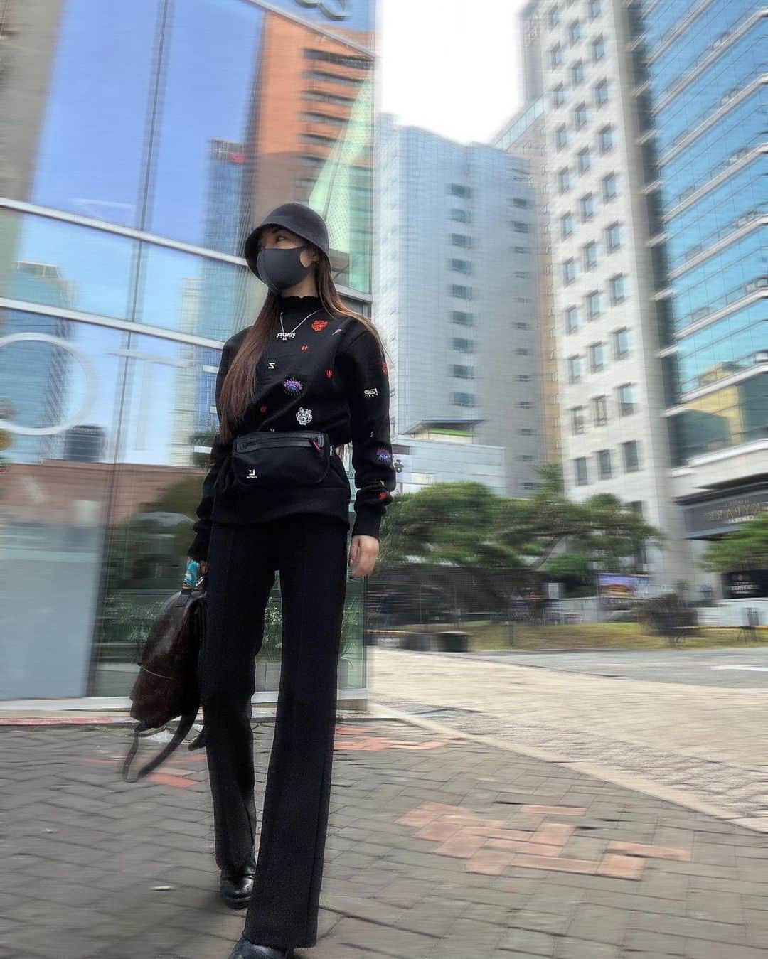 赤嶺紗羅のインスタグラム：「渡航中はラフが1番✈️🙆‍♀️ 　 そろそろ🇵🇭行かないとだわ👌 旅は計画中が醍醐味。笑 　 @kenzo  @azulbymoussy_official  @uniqlo_jp  @louisvuitton」