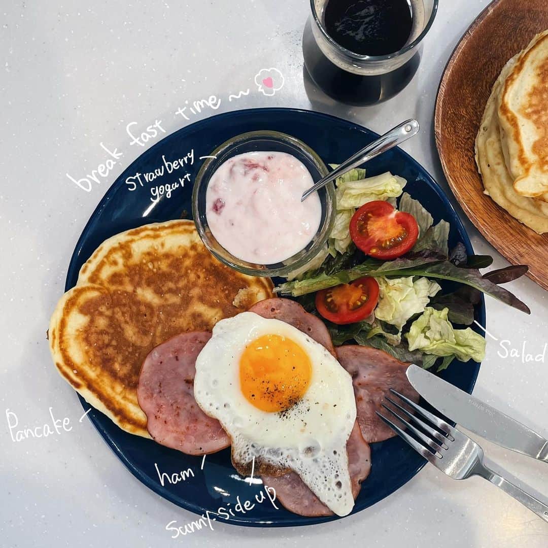 のインスタグラム：「Breakfast time ~~~❤︎ のんびりした休日の朝ごはん🍽🤤 今日は良い天気！みなさん、素敵な1日になりますように〜！☀️ : #毎日投稿8日目 #yuiズごはん」