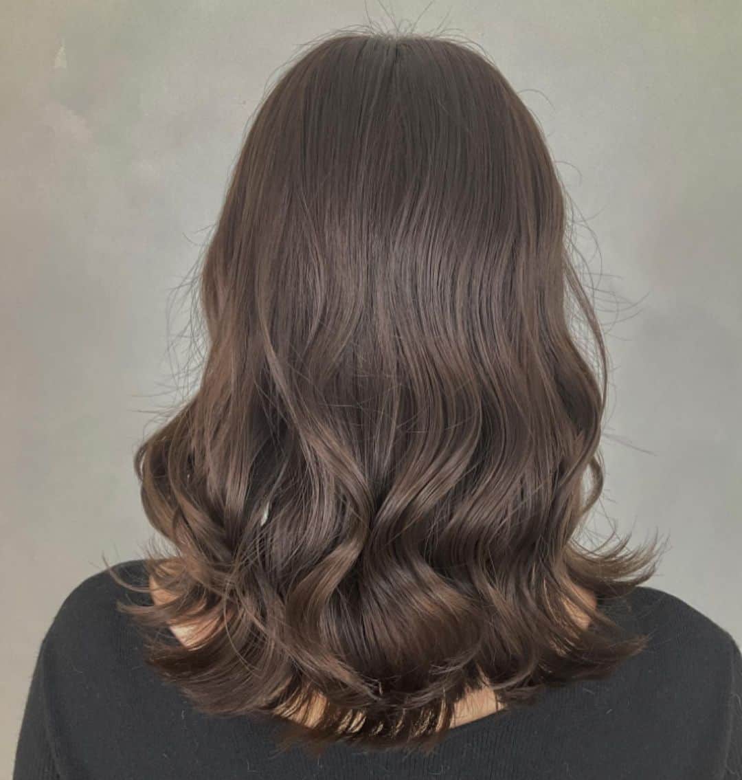 松本リコのインスタグラム：「・ ・ ・ ・ モカグレージュ♡ ・ ・  ・ #japanesegirl #japangirl  #ヘアスタイル #ヘアカラー #haircolor #hairstyle  #ハーフ顔 #newcolor  #レイヤーカット  #fashion #ファッション」