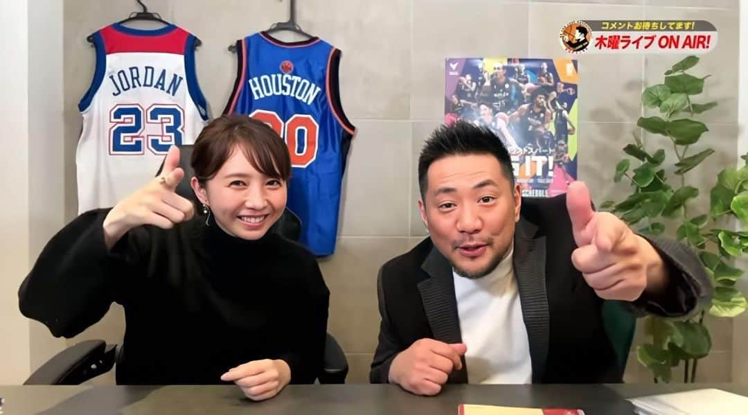 川口満里奈のインスタグラム：「. . 名言製造解説者でおなじみ 井口基史さんのYouTube生配信 木曜ライブにお邪魔しました👉 視聴者の皆さん含め Bリーグを愛する人たちと わいわい楽しくお話する時間 やっぱり最高だなー！！ 井口さんのYouTubeにアーカイブが残っています。 熱いトピック盛りだくさんですので ぜひご覧ください！ . . #bリーグ #Beabooster #バスケ #井口基史 さん #スポーツ #basketball #sports #bleague #アナウンサー」