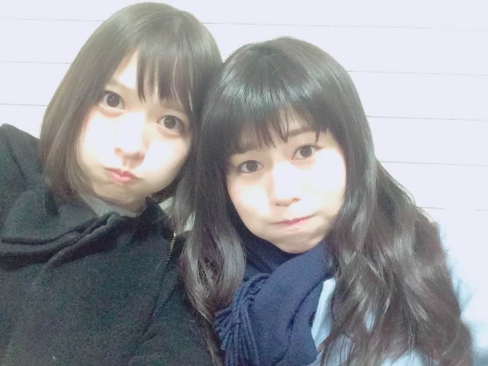 佳村はるかのインスタグラム：「2017年におそらさんと初フグを食べに行った時の写真。  2枚目は6年ぶりにフグを食べにいったお写真🐡  その間にもごはん食べにいったりゲームセンター行ってオンゲキしたりしたけど、あんまり写真って撮ってなかったなぁと  おそらさんと話してるとハッピーな気持ちになるね🍀♡  #ふぐの表情 #大空直美」