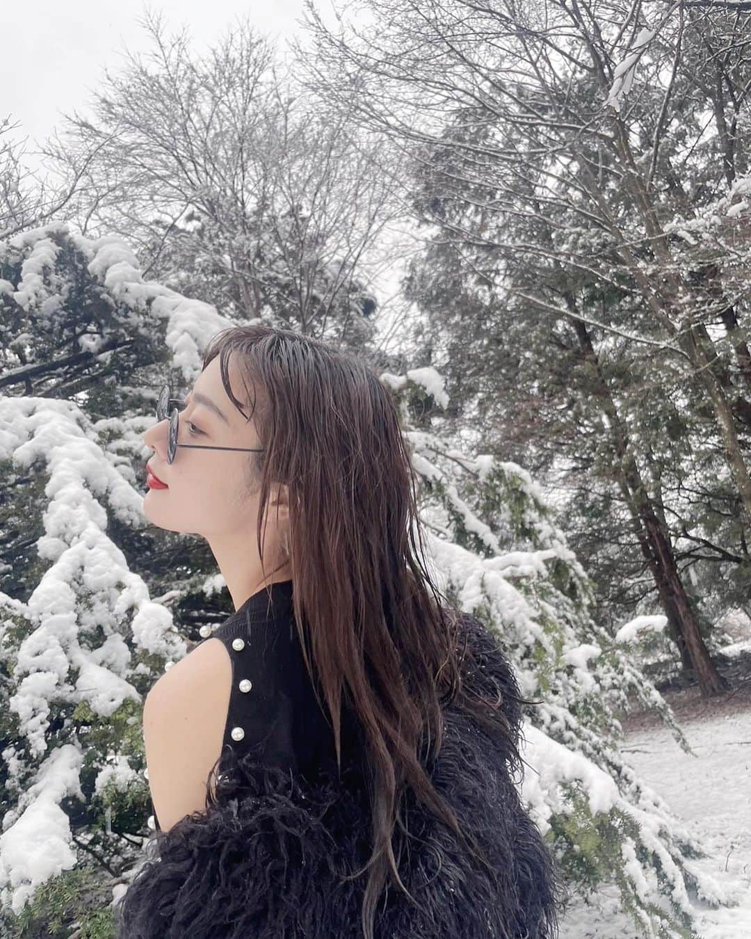 由愛可奈のインスタグラム：「私は冬生まれです❄️ 水瓶座、雪の中でも平気❄️  #2月」