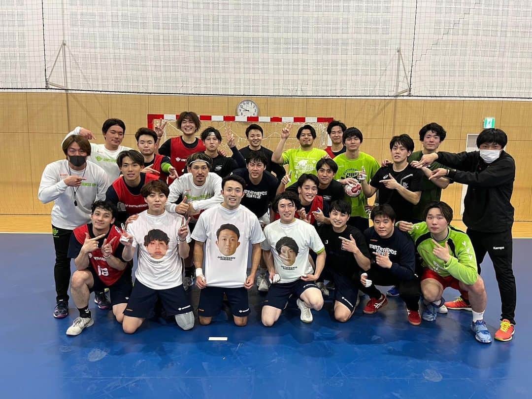 宮崎大輔のインスタグラム：「２月の誕生日❗️ 恵介・昴希・裕翔おめでとう㊗️  #アースフレンズbm  #ハンドボール #誕生日 #team #handball」
