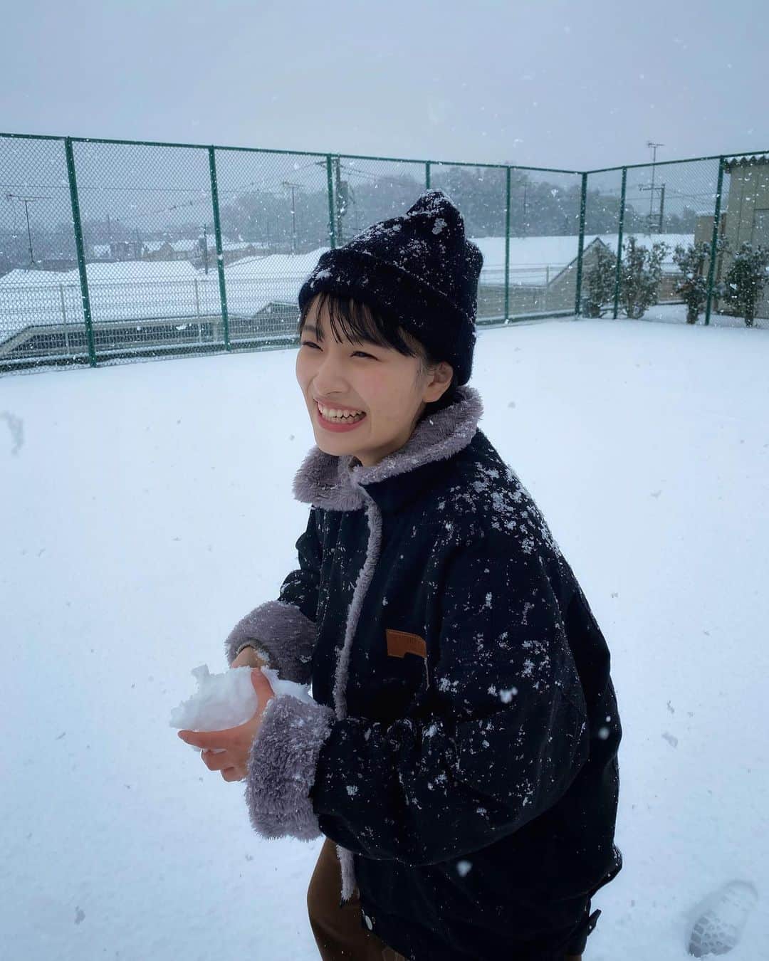 上大迫祐希さんのインスタグラム写真 - (上大迫祐希Instagram)「昨日はしっかり楽しみました  #かまくら作った #若干の雪合戦もした #雪だるまは作りそびれた #霜焼けなりかけた #気合い入れすぎ #筋肉痛  #雪 #雪遊び #雪合戦 #かまくら #積雪 #東京」2月11日 12時35分 - y_kamioosako