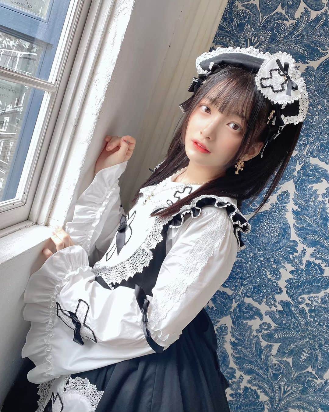 蛭田愛梨のインスタグラム：「🖤  #ALICEandthePIRATES #lolita #fashion #kawaii」