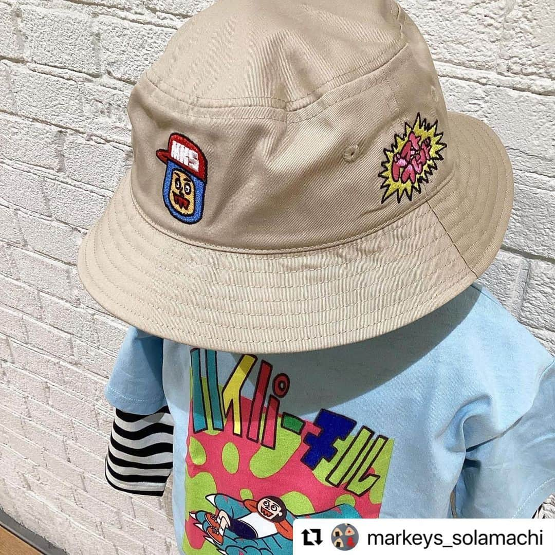 ネゴシックスさんのインスタグラム写真 - (ネゴシックスInstagram)「90sぽい #Repost @markeys_solamachi with @use.repost ・・・ . スーパーチル🤘🏽コーデ💜🧡💙 . 芸人のネゴシックスさんのイラストと別注の商品が入荷してます😍  ひとあじ変わったイラストとポップな色味でとても可愛いです🤡❤️‍🔥 . . 是非店頭でお待ちしておりますっ📢 .  #markeys #マーキーズ  #東京ソラマチ #nego6 #ネゴシックス」2月11日 13時50分 - nego6