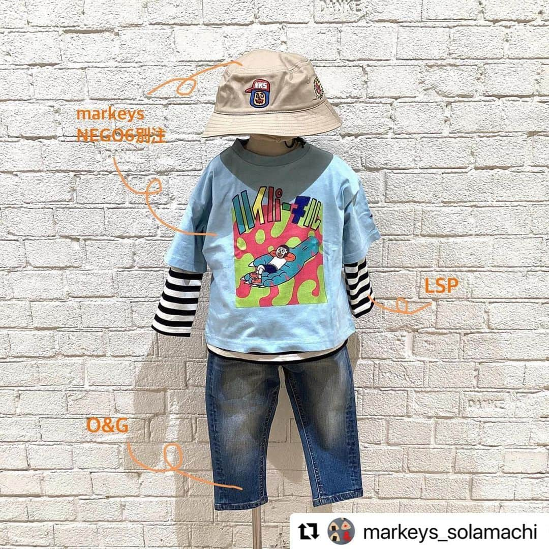 ネゴシックスのインスタグラム：「90sぽい #Repost @markeys_solamachi with @use.repost ・・・ . スーパーチル🤘🏽コーデ💜🧡💙 . 芸人のネゴシックスさんのイラストと別注の商品が入荷してます😍  ひとあじ変わったイラストとポップな色味でとても可愛いです🤡❤️‍🔥 . . 是非店頭でお待ちしておりますっ📢 .  #markeys #マーキーズ  #東京ソラマチ #nego6 #ネゴシックス」