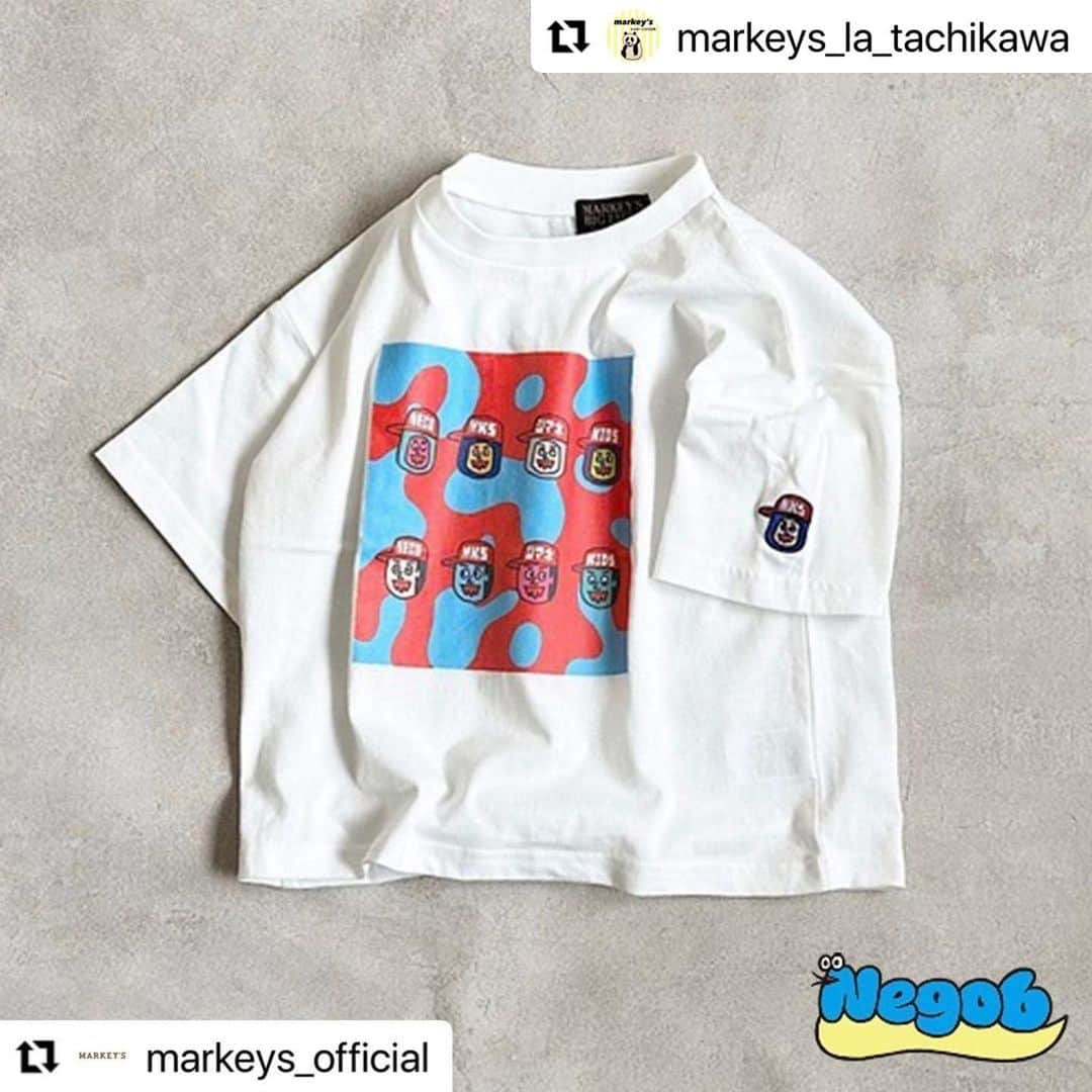 ネゴシックスさんのインスタグラム写真 - (ネゴシックスInstagram)「ストリートぽい #Repost @markeys_la_tachikawa with @use.repost ・・・ #Repost @markeys_official with @use.repost ・・・ . . 2023- Spring Summer ITEM-  【NEGO6×MARKEY'S】 ネゴシックスさんがマーキーズの為に描き下ろしてくれた貴重なTシャツが誕生☆ NEGO6のメインキャラクター [ひだりしたくん][モンスター][ぬの袋]をモチーフに、 特別なイラストがたくさん♪ 「あっ！マーキーズの"マ"だ！」 「"MKS"...？MARKEY’Sの"MKS"」などなど。。。 ずっと見ていられる遊び心たっぷりのイラストがたくさん。 マーキーズにちなんだ文字を見つけてみてくださいね♪ バックにはさりげなく"NEGO"×"MKS"と嬉しいプリント♪ 袖口には刺繍がキマっています♪  NEGO6 別注ﾌﾟﾘﾝﾄTｼｬﾂ No,MK-3S01 Color:ﾎﾜｲﾄ/ﾋﾟﾝｸ/ﾌﾞﾙｰ/ﾌﾞﾗｯｸ Size: 80-150cm/2(160) Price: 3,080円税込/4,290円税込  NEG06/ネゴシックス 島根県出身。1978 年 6 月 28 日生まれ A 型。島根の山、川、沼の地帯で 20 年暮らし育つ。 20 才の時に地元島根から大阪へ移り住みお笑いの道へ。 2001 年ピン芸人としてデビュー 2008 年東京に拠点を移し 2011 年からイラスト活動を始める 番組、各企業、ブランド、雑誌などのロゴイラストデザインや キャラを担当している。  #markeys #マーキーズ #マーキーズコーデ  #2023SS #2023春夏 #キッズトップス #むすこふく #むすめふく  #kidsfashion #キッズファッション  #kidsstyle #子供服 #アメカジ子供服 #セレクトショップ #NEGO6 #ネゴシックス」2月11日 13時51分 - nego6