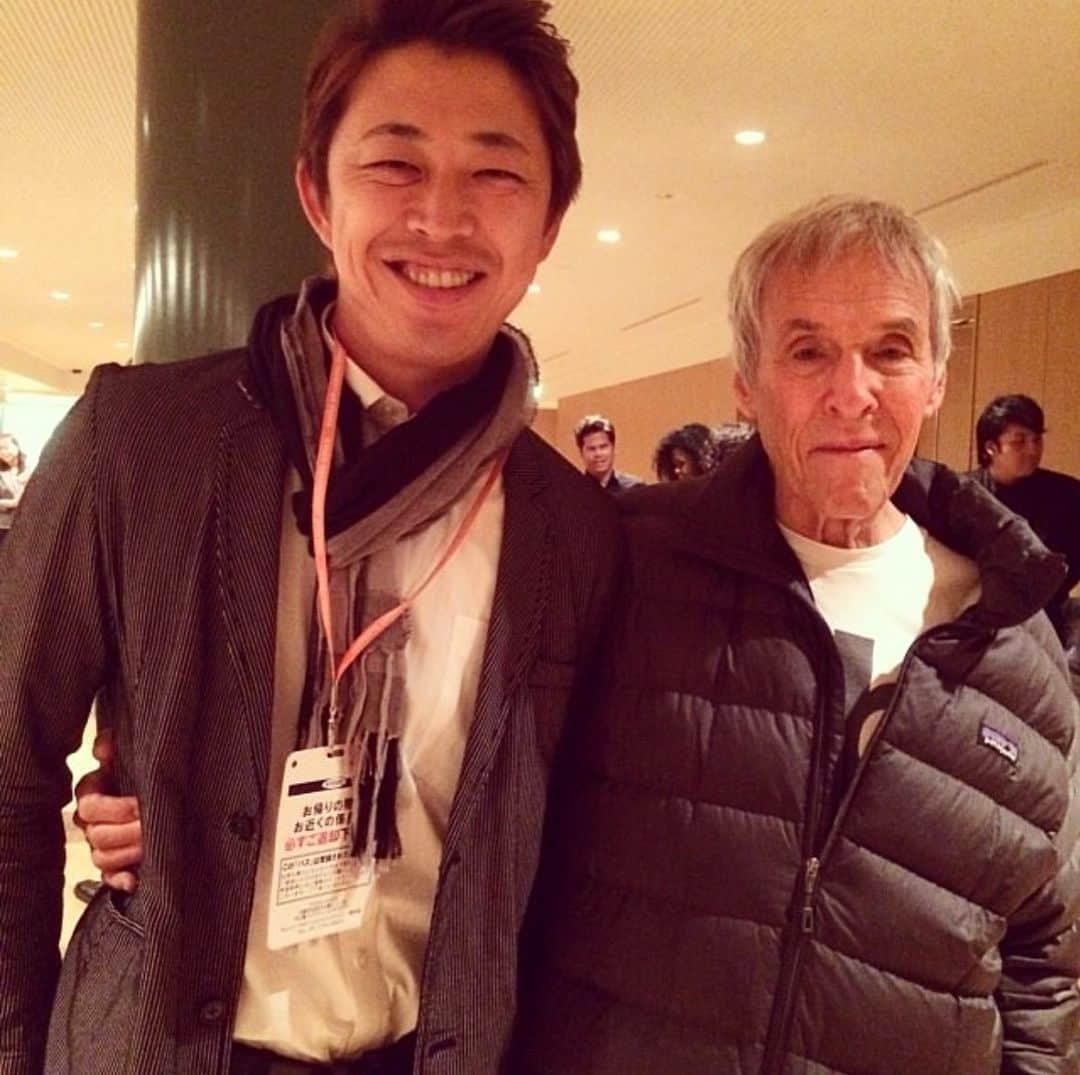 上妻宏光のインスタグラム：「素晴らしい音楽をありがとう。  Please accept my heartfelt condolences.  #burtbacharach」