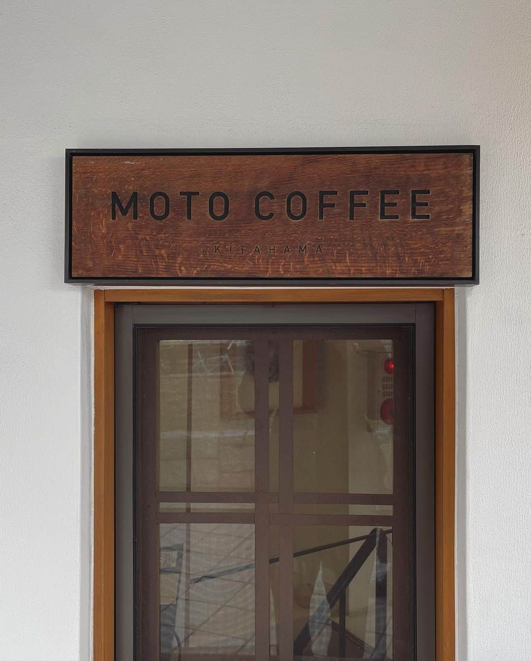 永露元稀さんのインスタグラム写真 - (永露元稀Instagram)「. 念願の @motocoffee_osaka ☕️ "moto"って名前だけでずっと行きたかったところ やっと行けた🏃 ロケーションもケーキも最高🫣✨ . comoliのフリースマジで最高😎 使い勝手良すぎてスタメンだ😏 みんなはお気に入りの洋服とかあるよね？？ . #motocoffee  . #guepard  #aeta  #comoli  #mhl  #newbalance993  #おしゃれさんと繋がりたい」2月11日 13時52分 - motokn68