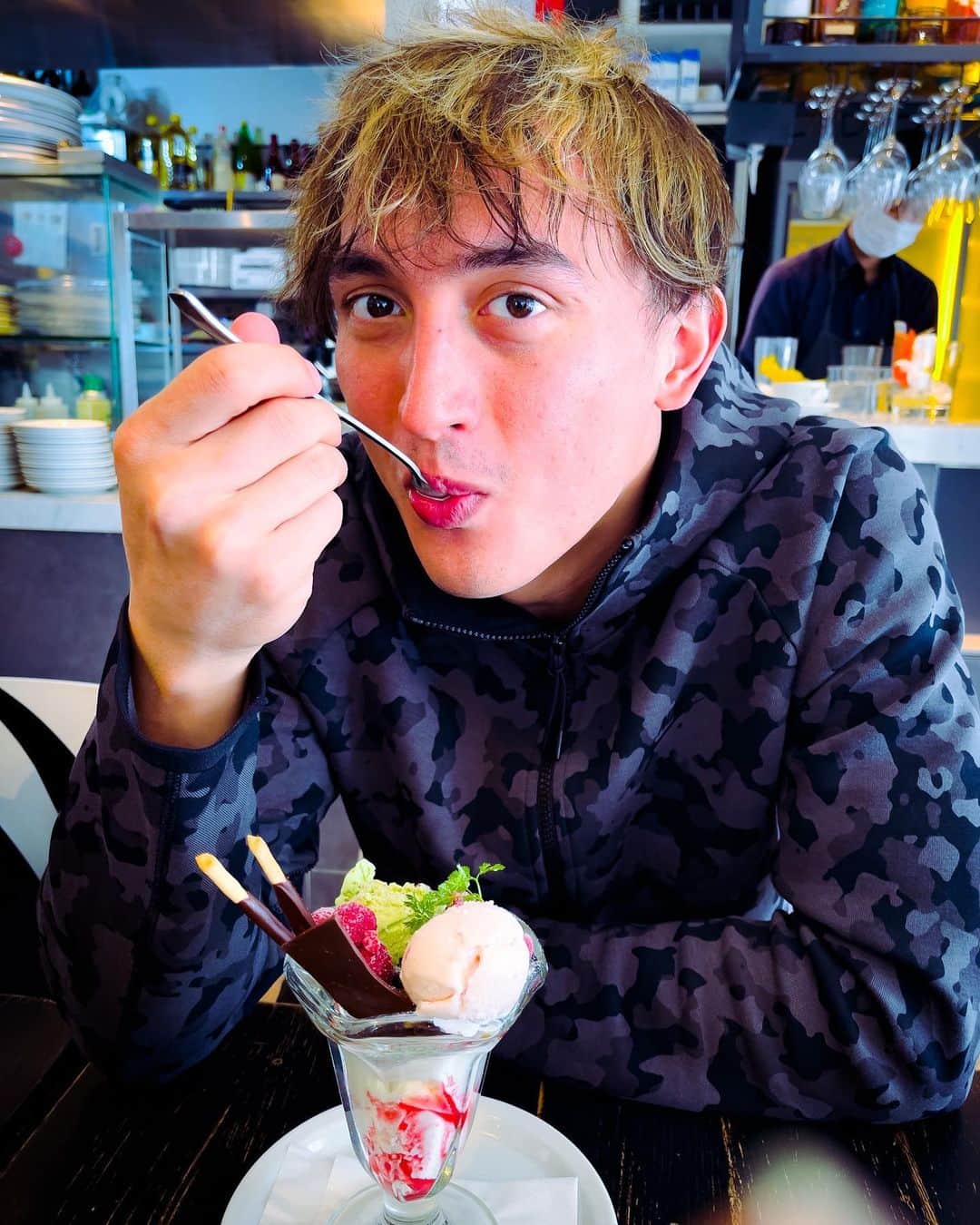 佐藤マクファーレン優樹のグルメインスタ