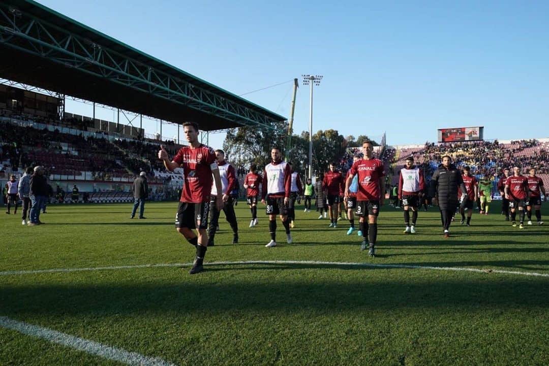 のインスタグラム：「In un periodo in cui non sta girando bene ho l’obbligo di ricordare a tutti chi siamo, da dove veniamo e soprattutto che siamo 3º in classifica.   Stiamo uniti ora!  #NelCuoreUnaBandiera」