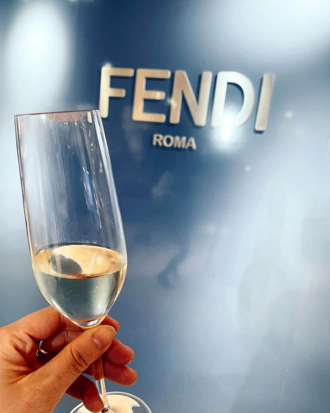 彩希エリナさんのインスタグラム写真 - (彩希エリナInstagram)「@fendi 表参道店のopening partyへ行ってきたよー🍸✨  とっても素敵やったー🤎  まさかの出会いもあり、楽しい1日になりました✨  何処にいても片手にお酒なわたちwww  #fendi #fendiomotesando #omotesando #papty #cocktailparty #フェンディ #表参道 #FENDI表参道店 #オープニングパーティー #カクテルパーティー #パーティー #片手に酒 #招待ありがとうございました」2月11日 17時37分 - erina_saiki