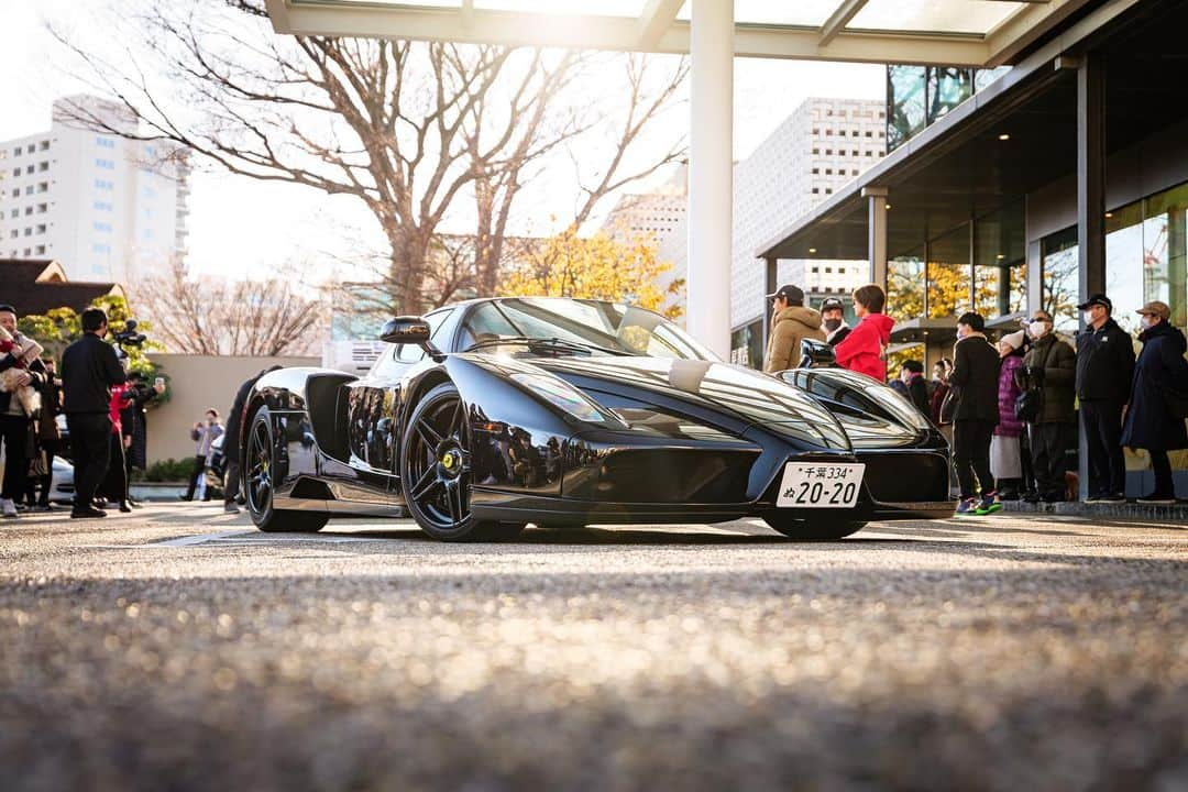 前澤友作のインスタグラム：「MZ Black Enzo   #mzsupercar #Ferrari #Enzo #FerrariEnzo #ferrarispeciale #supercar #フェラーリ #エンツォ #スーパーカー #yusakumaezawa #前澤友作」