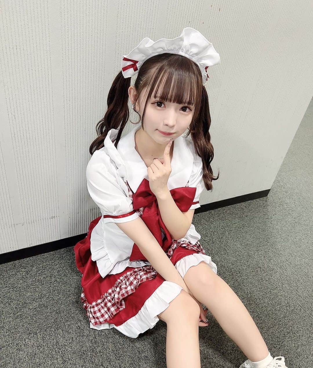 のインスタグラム：「バレンタイン特別衣装です、、❤︎🍫 . #メイド服 #メイド #ツインテール #アイドル」