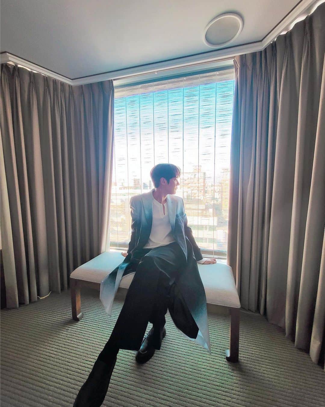 チェ・ジニョクのインスタグラム：「Hello Taiwanese fans!It's been so long!See you at the fan meeting tomorrow!😍👍」