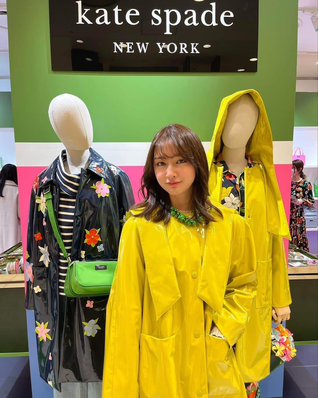 小泉遥のインスタグラム：「. . Kate Spade New York Spring 2023 Pop-Up Shop にお邪魔してきました💚💚  カラフルな世界観が可愛くて 終始ウキウキが止まらなかったよ〜🤭💚  #katespadejapan  #ケイトスペードアドベンチャー」