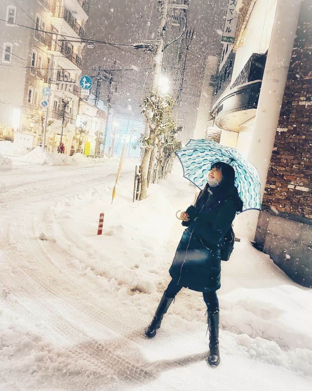 足立玲菜さんのインスタグラム写真 - (足立玲菜Instagram)「雪にはしゃぐ大人❄  . . . #雪綺麗  #大雪すぎたけど  #普段みれないから興奮 笑」2月11日 18時53分 - reina_adachi