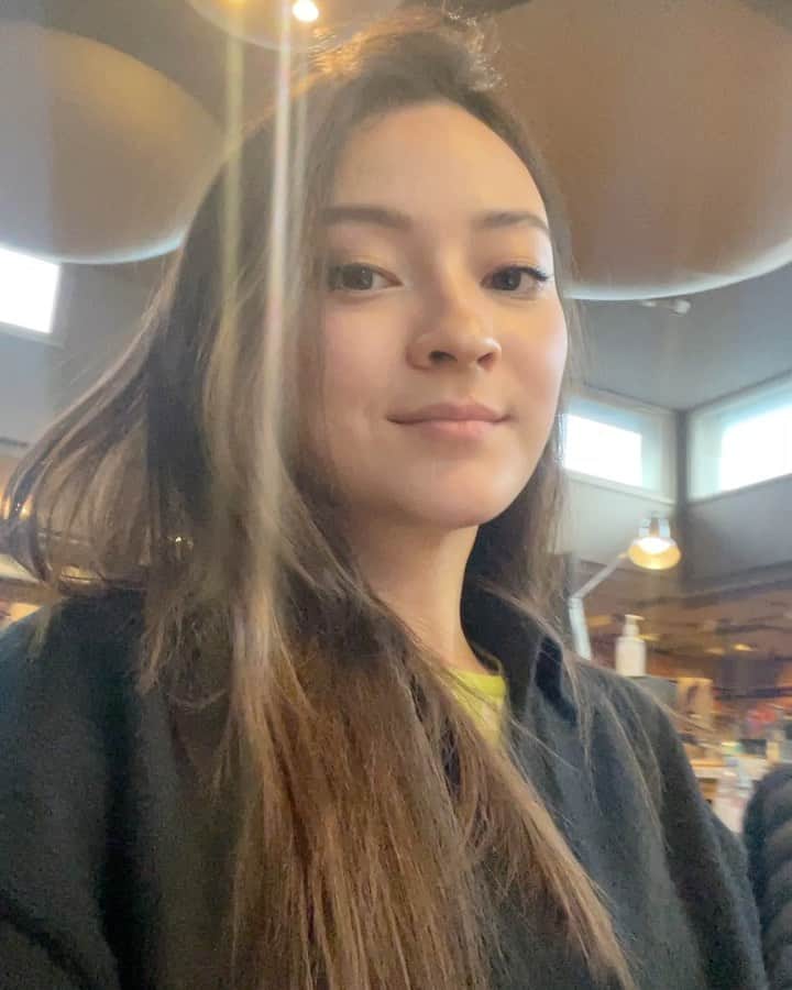 のインスタグラム：「Life lately... 💭  ...has been filled with lots of music, unexpected learning experiences and most excitingly, new acquaintances. My favorite memories include visiting the coolest recording studio I've probably ever been to, @sleepersounds, going to @lsostlukes concert with my violin students, working alongside a really exciting team @harmonic_artists and hitting several personal records at the gym. Can't wait to see what February has to offer... Let's gooo 🎶」