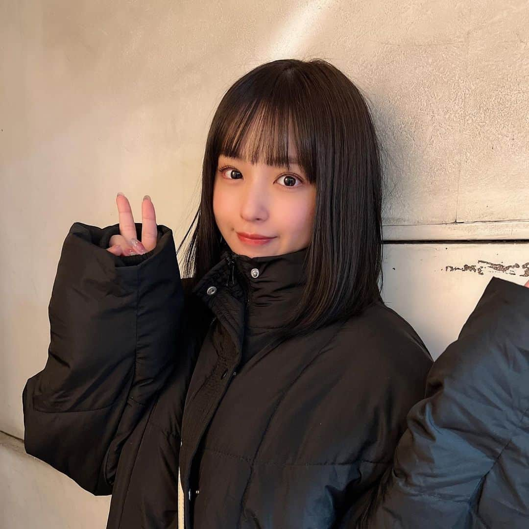 近藤里奈のインスタグラム：「寒くて外出れない🤧🤧 みなさん雪道気をつけてね☃️  髪暗くした♪ @allys_shibuya_official  @morikawa_george」