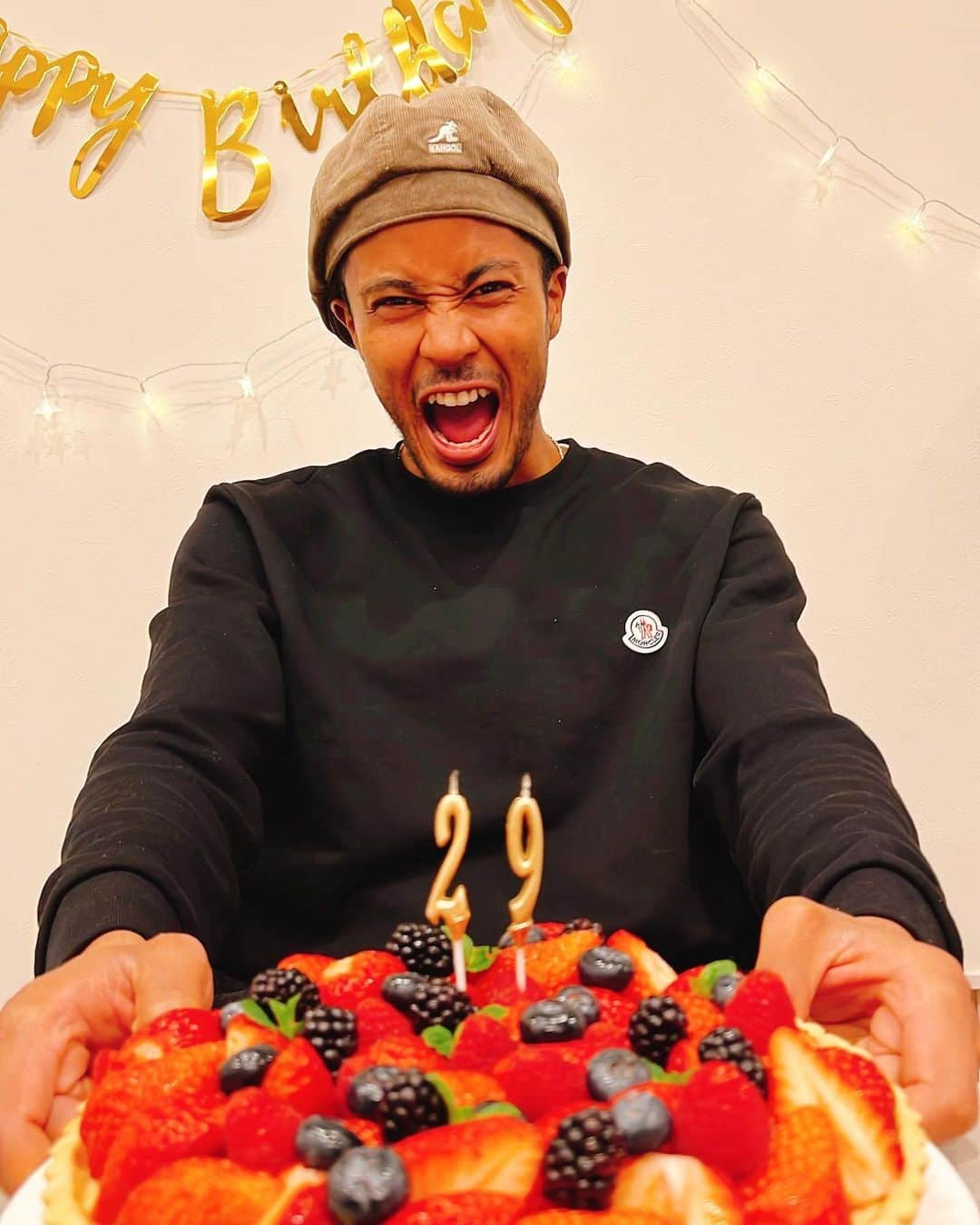 鈴木武蔵のインスタグラム：「29歳になりました🎂 沢山のメッセージありがとうございます☺️🙏🏽 20代最後の年頑張ります！」