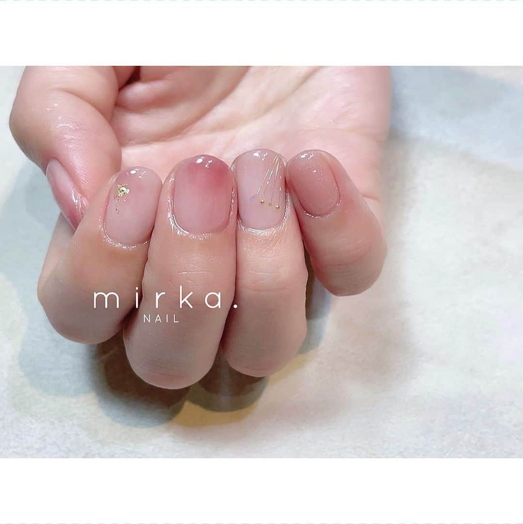 mirka. NAIL(ミルカネイル)のインスタグラム：「⁡ ⁡ 桃の花のイメージでおまかせいただきました♡ ⁡ ⁡ ⁡ #mirkaおまかせネイル ………………………………………………………… ⁡ ご予約、お問い合わせは LINE ID⇒ @mirka.nail (@含む)まで。 ⁡ ご新規様はハイライトの「ご案内」と「ご予約方法」を必ずお読みいただいてからご予約くださいますようお願いいたします。 空き状況や詳細はLINEの投稿からご確認ください。 ⁡ ⁡ ⁡ ⁡ #mirkanail#nails#nail#nailart#naildesign #ショートネイル#ネイルアート#ネイルデザイン#ネイル#大人ネイル#シンプルネイル#オフィスネイル#ニュアンスネイル#ナチュラルネイル#カジュアルネイル#ショートネイルデザイン#美甲#春ネイル#春ネイル2023 #プライベートサロン#プライベートネイルサロン#東京ネイルサロン#東京ネイル#江東区ネイルサロン#森下#清澄白河 ⁡」