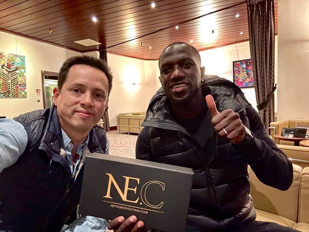 のインスタグラム：「Session de travail sympathique avant-hier soir entre @laurentchebaut , fondateur du @nec.club et notre ambassadeur @moussasissokoofficiel ⚽️  Moussa collabore depuis plusieurs mois avec nous pour transmettre des valeurs et solutions communes :  👉 Partage d’expériences sur les obstacles, échecs et réussites qui permettent d’arriver à ses objectifs  👉 Aider sa communauté en apportant des outils qui ne sont pas accessibles à tout le monde  👉 Développer son après-carrière  👉 Être à la pointe de l’innovation et l’utilisation des technologies NFT, Metaverse, crypto, IA,…  D’autres grands sportifs arrivent dans ce collectif centralisé autour de @moussasissokoofficiel afin de dynamiser les partages et montrer que ces solutions ne sont pas réservées qu’aux clubs d’affaires d’entrepreneurs 🤝  Bientot l'interview exclusive de Moussa dans les locaux du @fcnantes ainsi qu'un charity Live prometteur 🚀  #business #ambassodor #football #interview #community #club #affaires #partage #share #entrepreneur #clubnec #innovation #carriere #career #global #nft #crypto #web3 #goals」