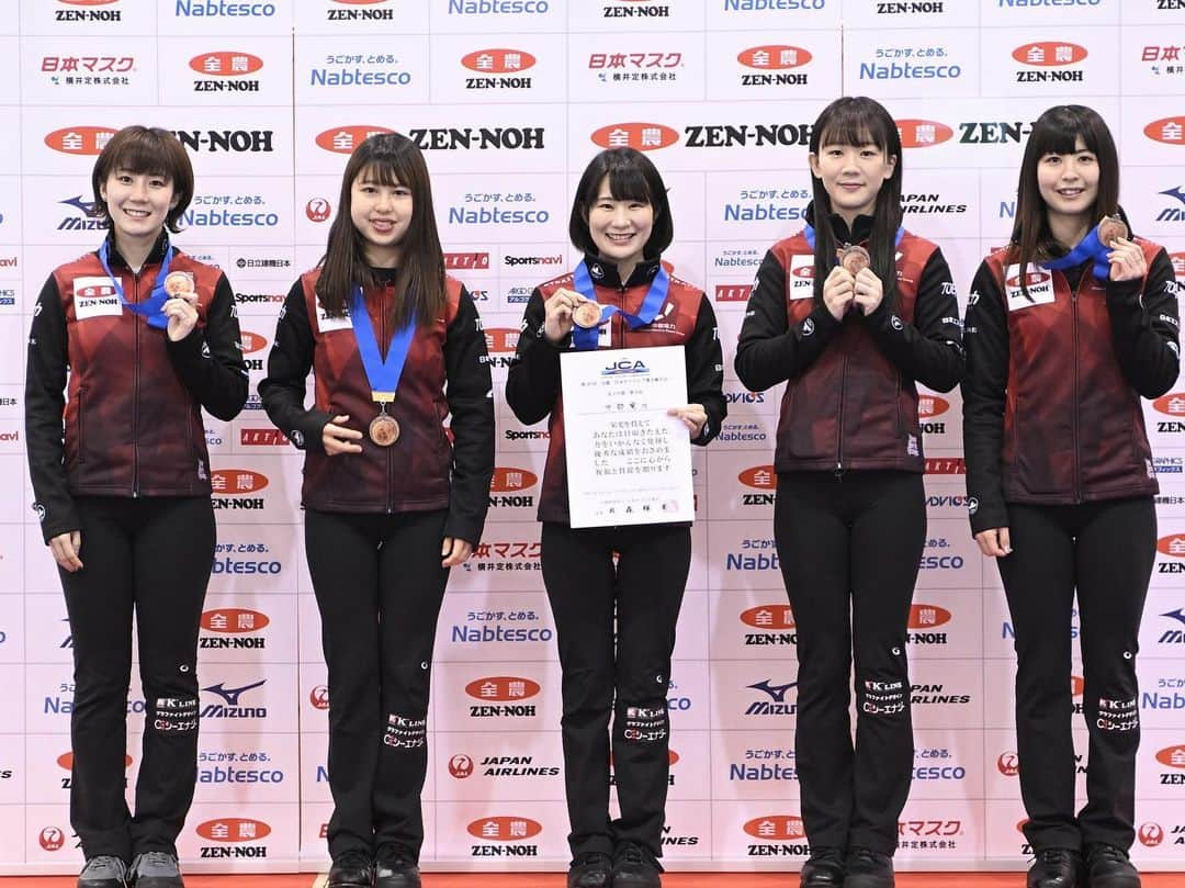 北澤育恵のインスタグラム：「. 日本選手権3位で今シーズンが終わりました🥉 皆さまたくさんの熱い応援ありがとうございました🌹 海外遠征が良い結果だけに残念な結果ではありましたが、今大会で得た多くの収穫と課題を得ました！またこの舞台でリベンジできるように来シーズン全力で頑張ります🚀🚀🚀 これからも応援よろしくお願いします🌹🤍  優勝したロコソラーレ、sc軽井沢クラブの皆さん！ おめでとうございます🏆  ©️JCA IDE  #カーリング#curling #jcc2023#ありがとうございました🌹 #中部電力 #中部電力カーリング部」