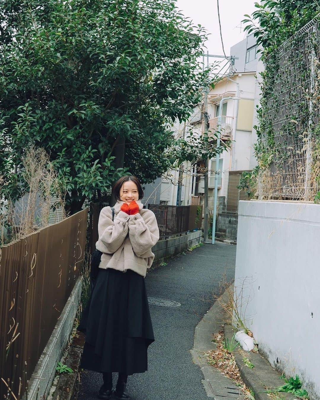川瀬莉子さんのインスタグラム写真 - (川瀬莉子Instagram)「震えながらのお散歩📸 寒かった、、！ photo by @saya_emori  　 　 　 　 #oldlens#camera#portraitphotography#オールドレンズ#一眼#一眼レフ女子」2月11日 20時02分 - kawase_riko_official